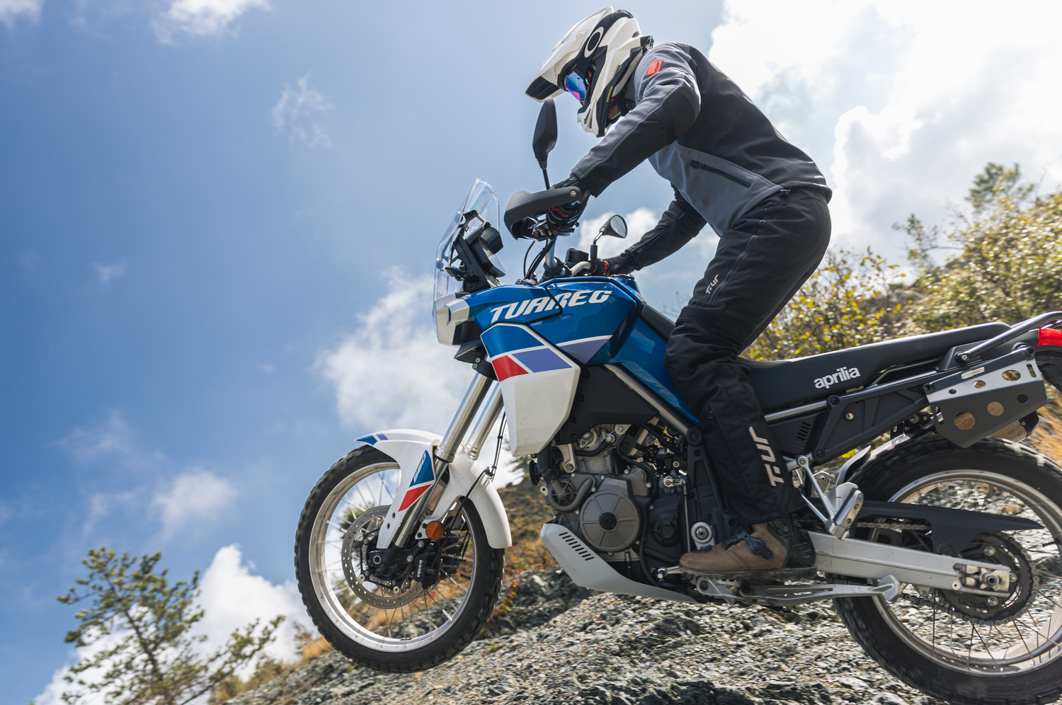 T.UR presenta Podium Hydroscud®, la giacca adventure per l'offroad invernale.