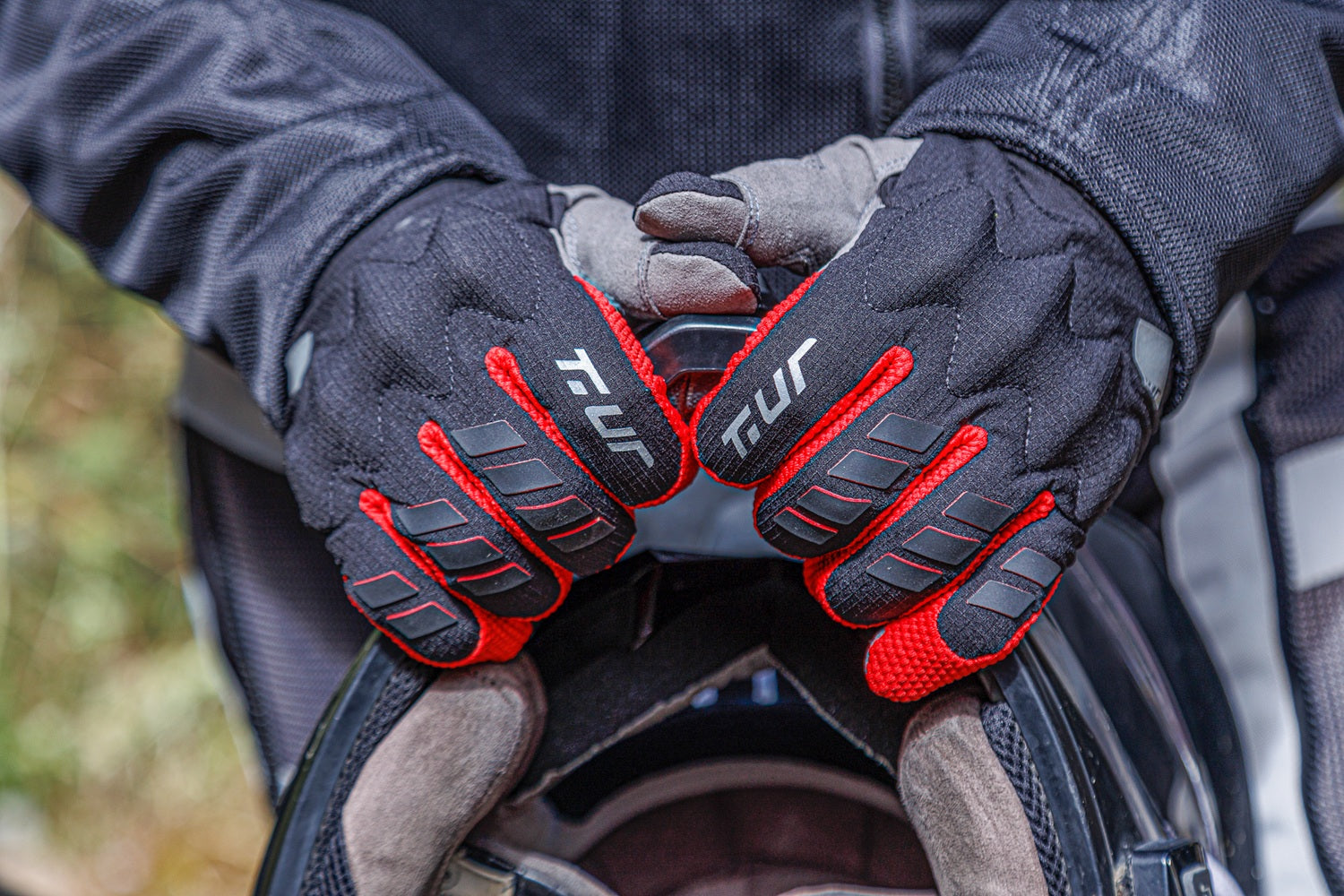 T.UR prsentiert neue Sommer-Motorradhandschuhe: der perfekte Ausgleic