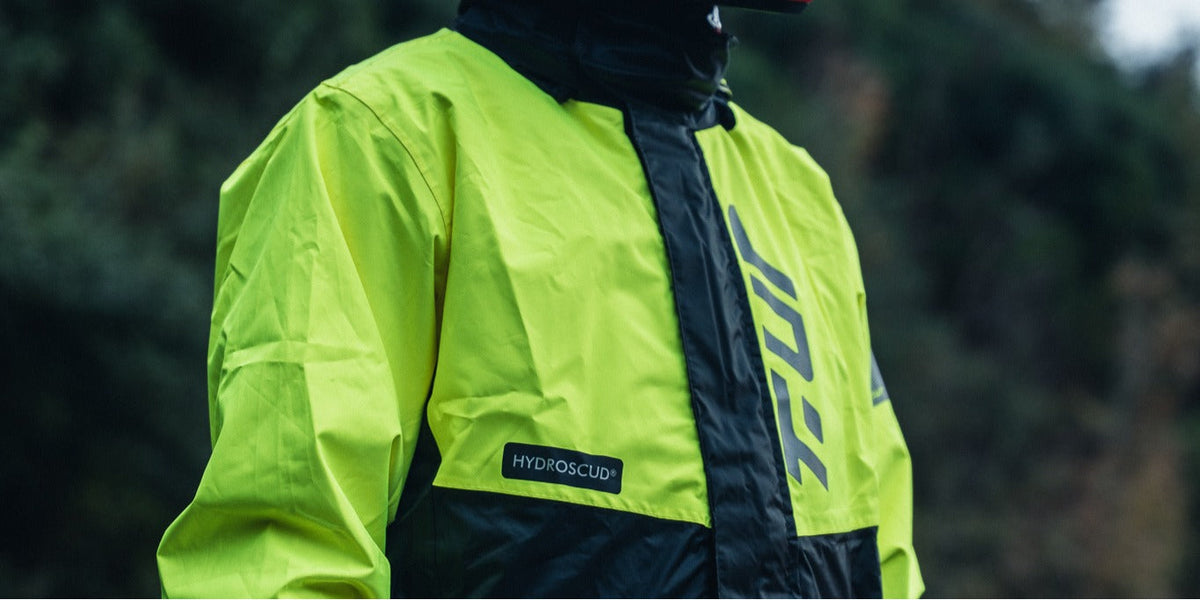 Tuta Antipioggia Ignifuga Condor Taglia 2XL, Colore Verde. Modello FML23A, Nuovo Con Piccoli Difetti Estetici.